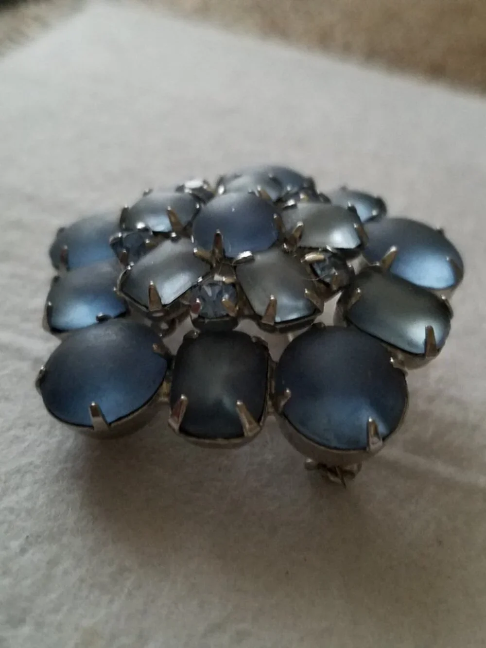 Vintage Weiss Blue Frosted Rhinestone Brooch